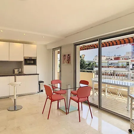 Brand New 1 Bedroom In The Hert Of