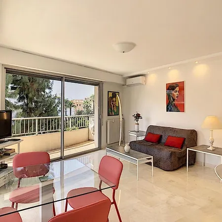 Brand New 1 Bedroom In The Hert Of Lägenhet *
