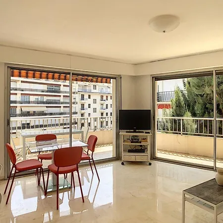 Brand New 1 Bedroom In The Hert Of Lägenhet Cannes
