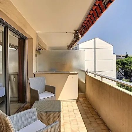 Brand New 1 Bedroom In The Hert Of