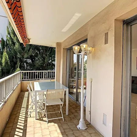 Brand New 1 Bedroom In The Hert Of Lägenhet