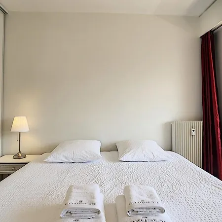 Brand New 1 Bedroom In The Hert Of Lägenhet *