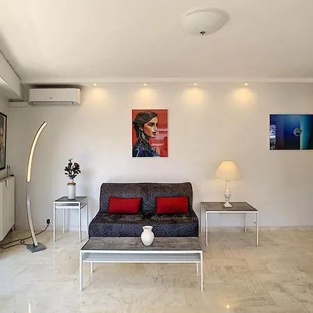 Brand New 1 Bedroom In The Hert Of *