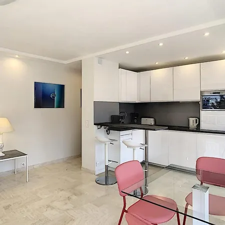 Lägenhet Brand New 1 Bedroom In The Hert Of *